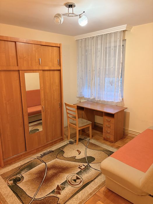 Apartament de închiriat cu 3 camere 5 minute de la UMF