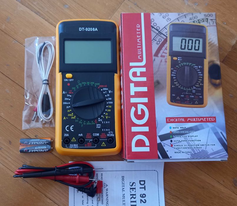 Multimetru digital cu sonda de temperatura DT 9208A