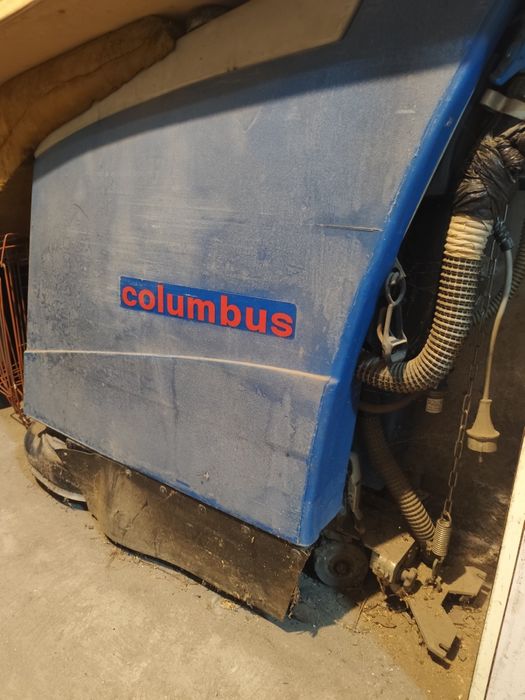 Машина за почистване на подови настилки