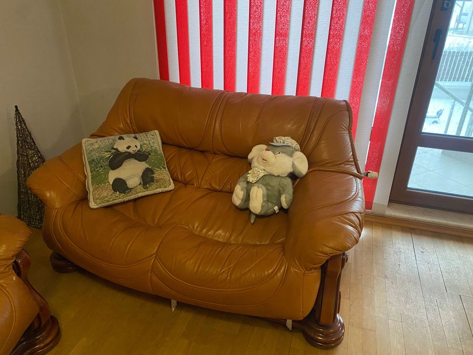 Холна гарнитура със секция и маса