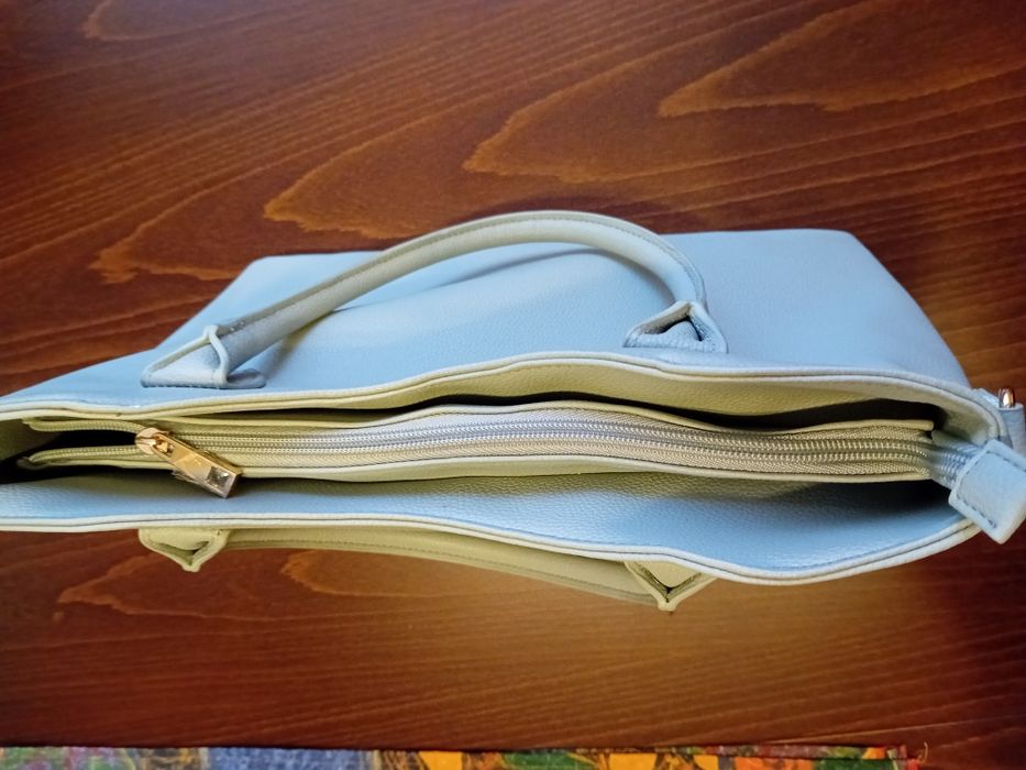 Практична дамска чанта