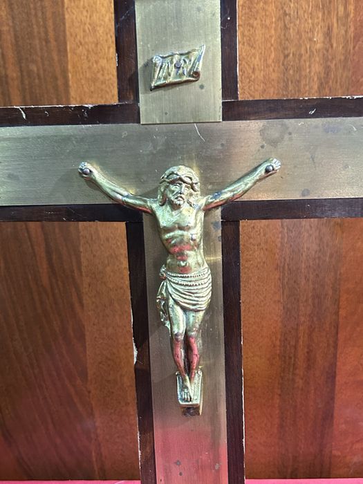 Crucifix Vintage din Lemn cu Isus din Alamă