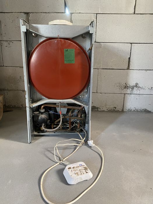 Vând centrală termică Buderus pe gaz 24 kW