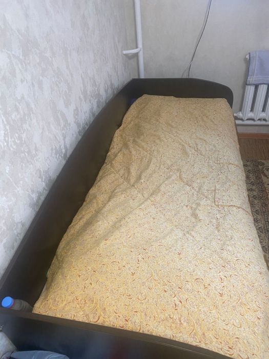 Продам кровать с матрасом