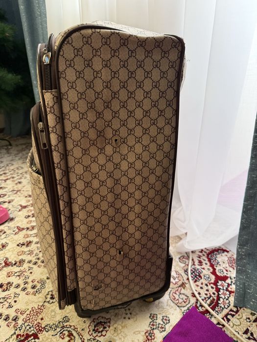 Продам чемодан б/у