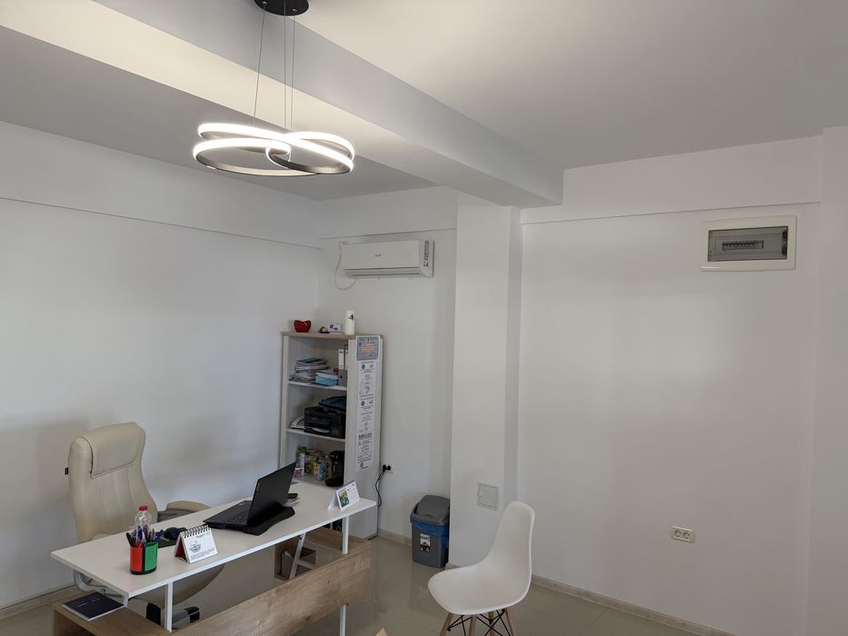 Vand spatiu comercial