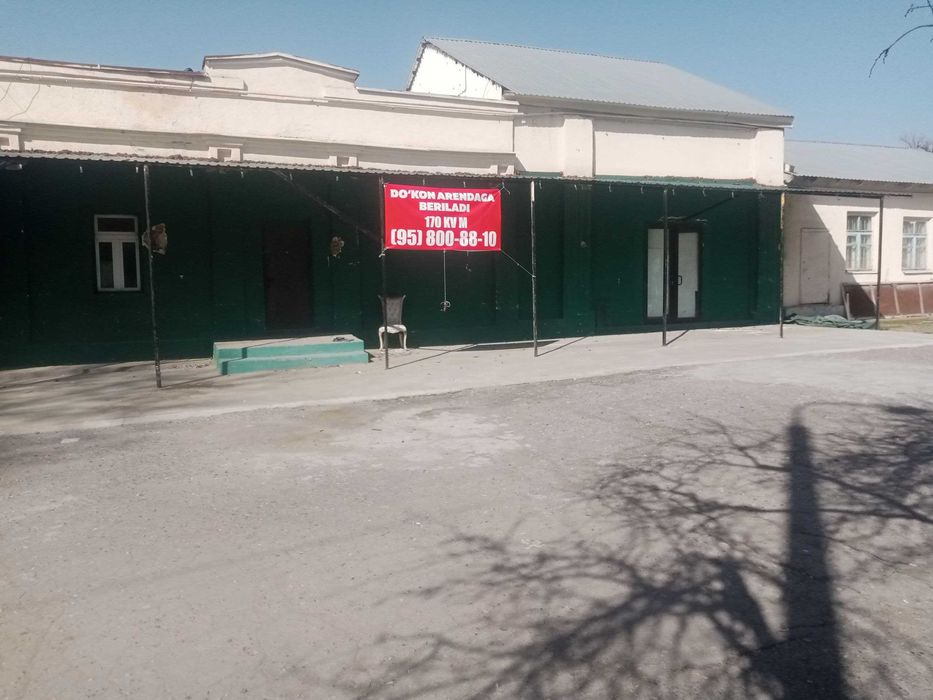 Мебельный магазин сдается в аренду.