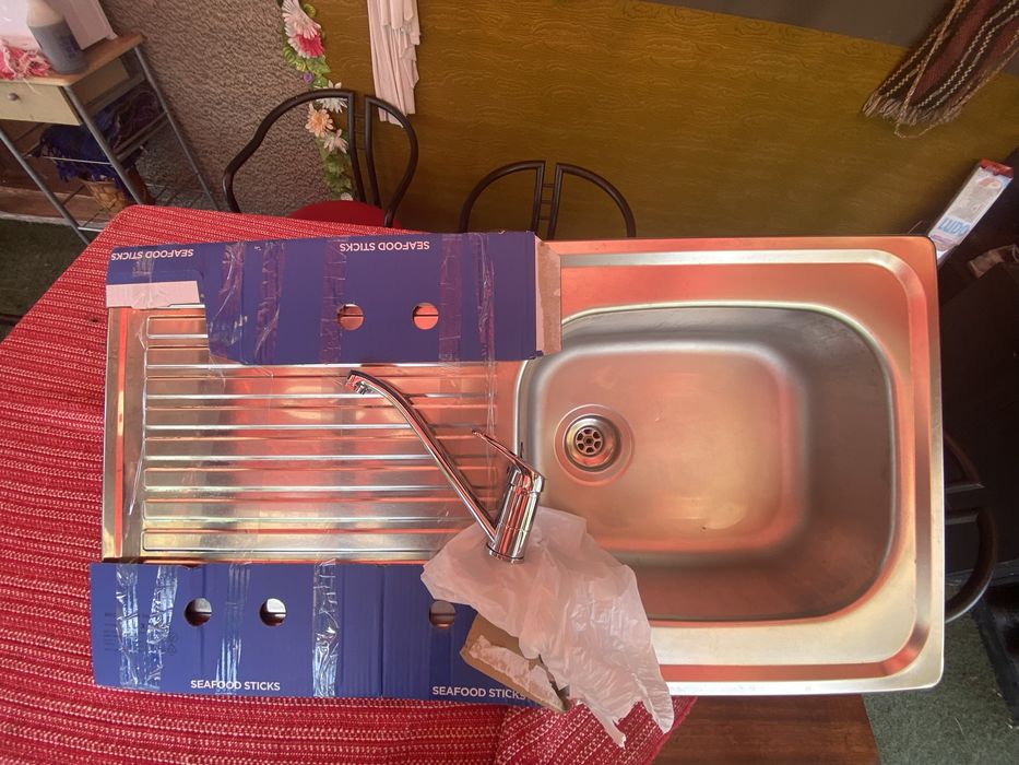 Кухненска мивка със смесител