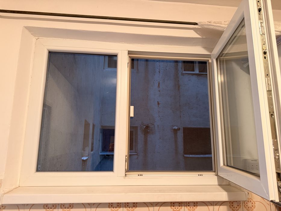Set 3 Ferestre Termopan PVC Albe - Feronerie Reze (Sticlă 2 foi)