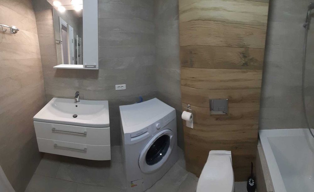 Închiriez apartament cu 2 camere