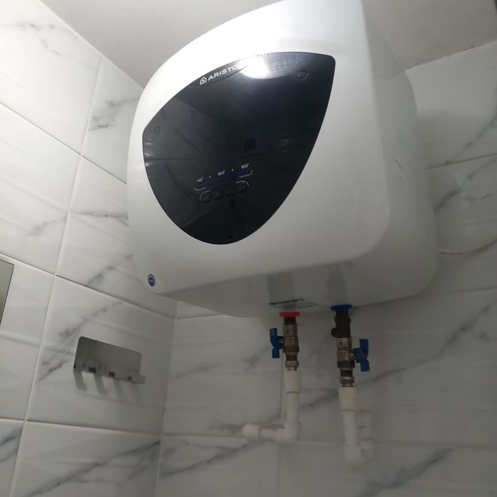 Inchiriez camera de camin cu baie si bucatarie proprie