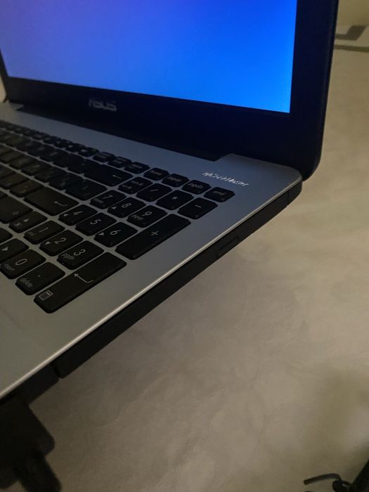 Ноутбук Asus X555U
