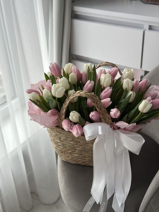 Крупные тюльпаны к 8 Марта в розницу