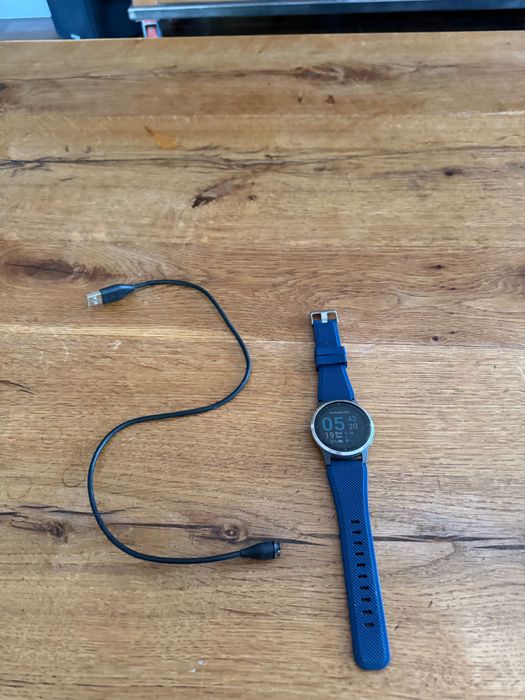 Смарт часовник Garmin Vivoactive 4