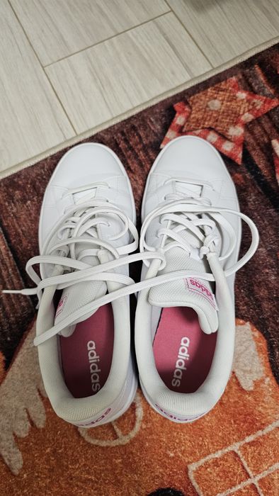 Adidasi femei in stare foarte buna