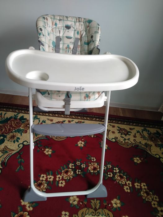 Продам стульчик для кормления ребенка Joie
