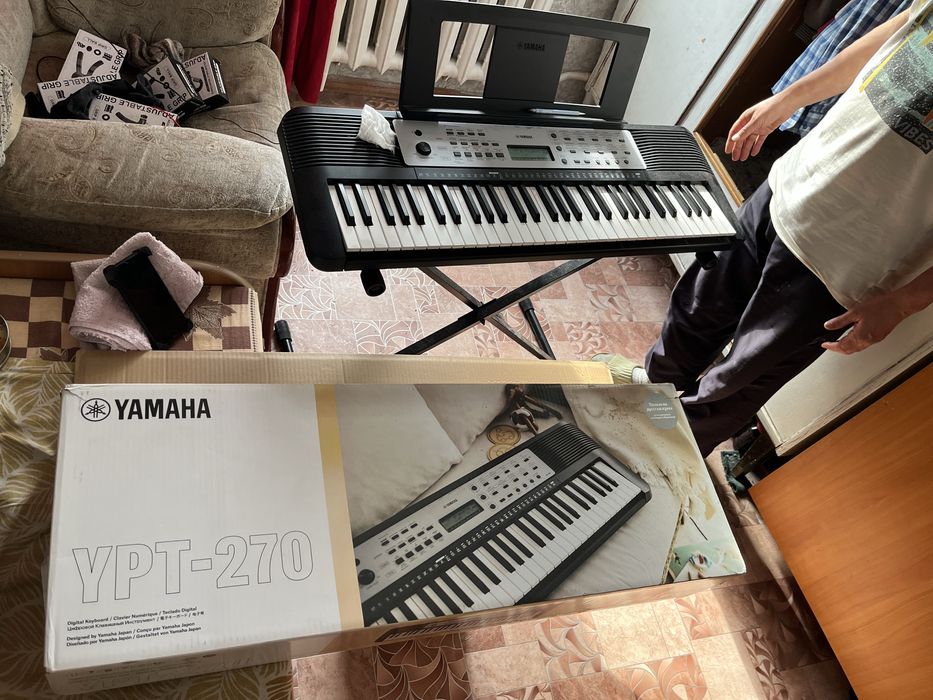 Продам синтезатор YAMAHA YPT-270