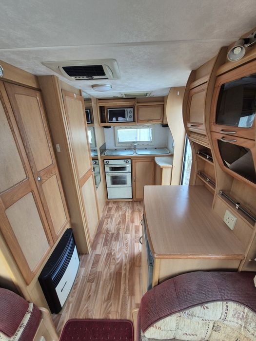 Rulota in stare foarte bună, complet echipata