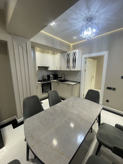 Продаётся своя 2 комнатная с евро ремонтом с мебелью и техникой