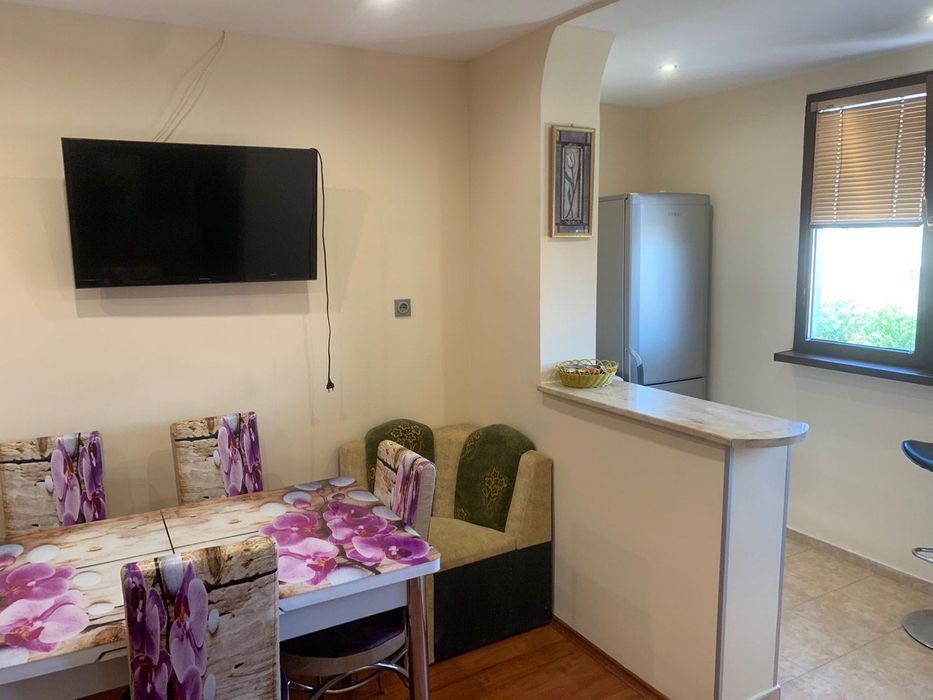 Дава се под наем Тристаен апартамент в Враца, Център - 67 кв.м за 433.5 € - Снимка #1