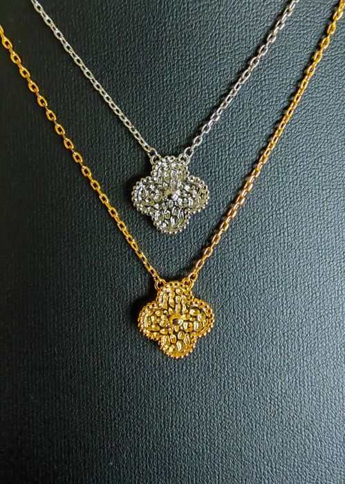 Дамско колие в бяло злато на Van Cleef & Arpels VCA Vintage Alhambra
