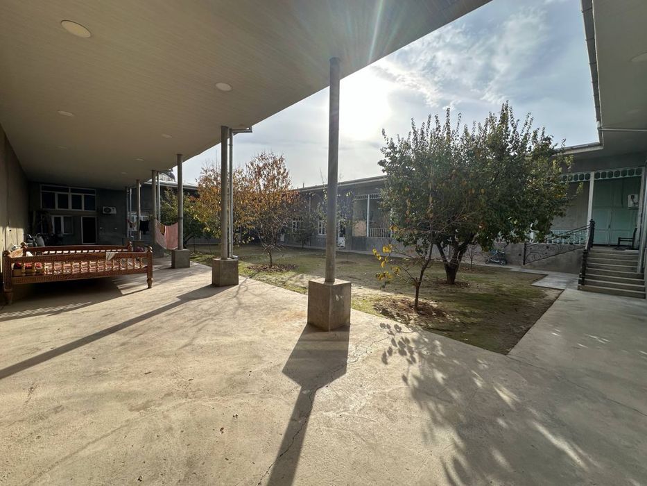 Yer narxida hovli sotiladi