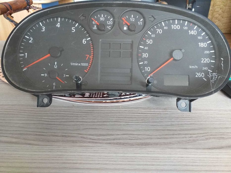 vand bord Audi A3-200 lei