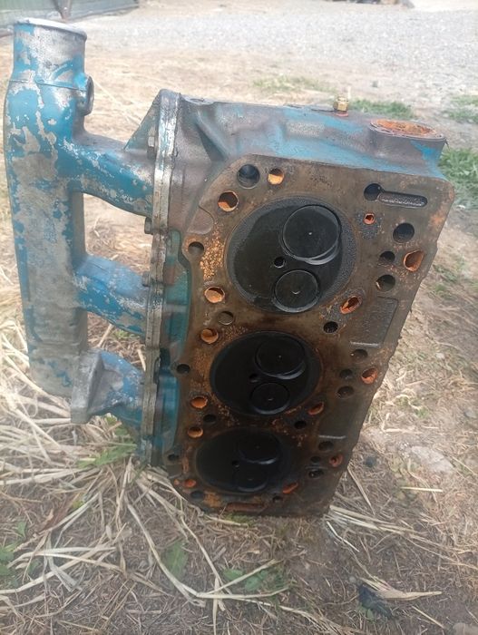 Vând chiulasă tractor Ford 2600 potrivește și la Ford 3000