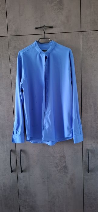 Синя риза с дълги ръкави