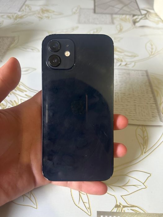 Продам айфон 12.