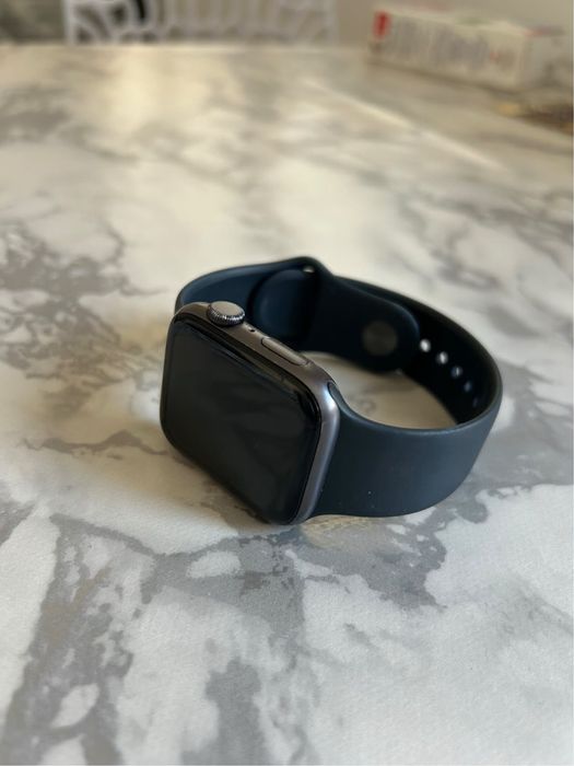 Apple Watch SE 44 мм,