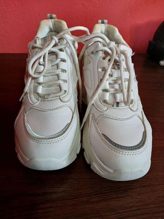 Adidașii mărimea 38