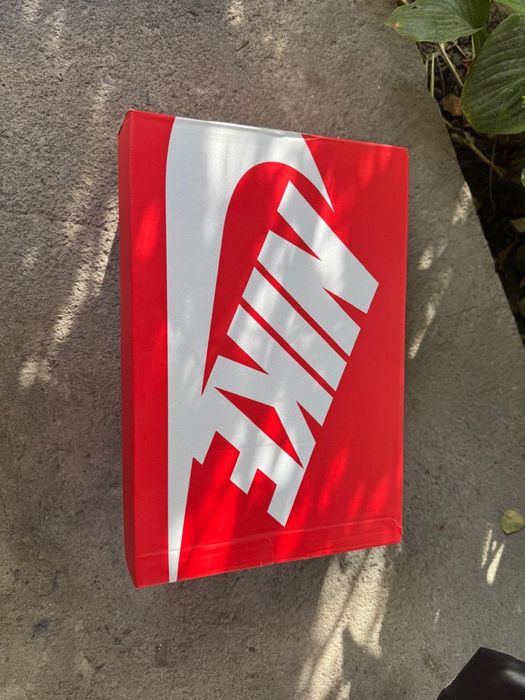 Продаю оригинальные кроссовки Nike