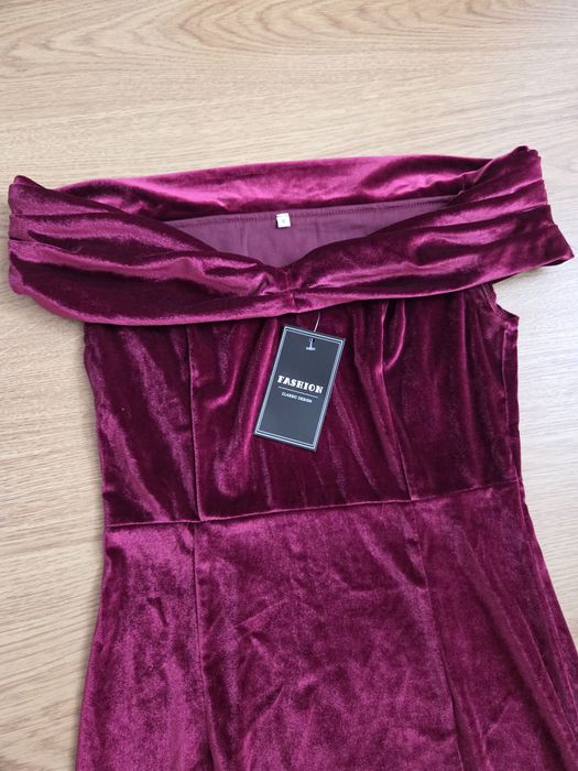 Rochie de catifea cu umerii goi, marimea S/M nou