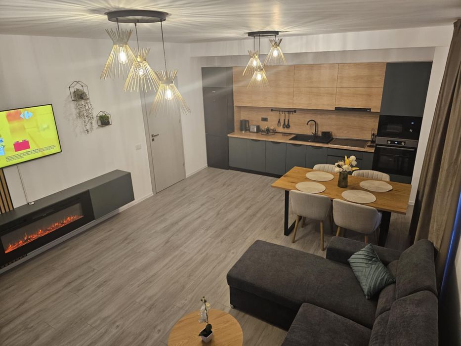 Vand apartament cu 2 camere ,baie ,balcon .baile felix