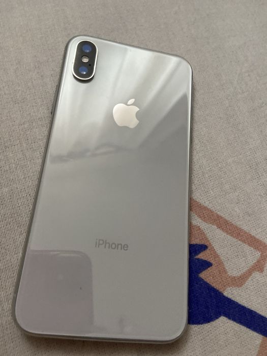 iPhone X (10) бело-стального цвета