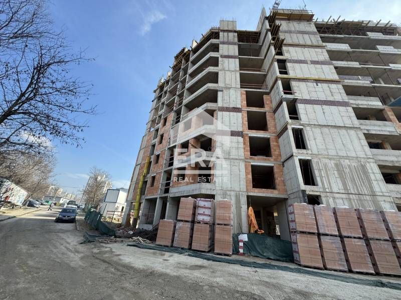 Търговски обект със статут на магазин за продажба в район с отлична ло