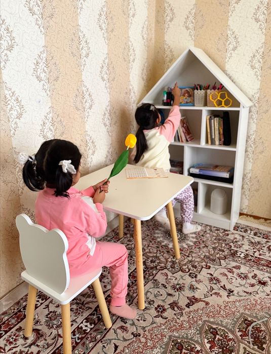 Комплект стеллаж домик, стол и 2 стула всего лишь за 100$