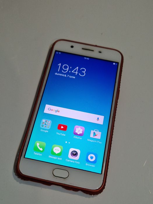 Telefon Oppo cu touchscreen