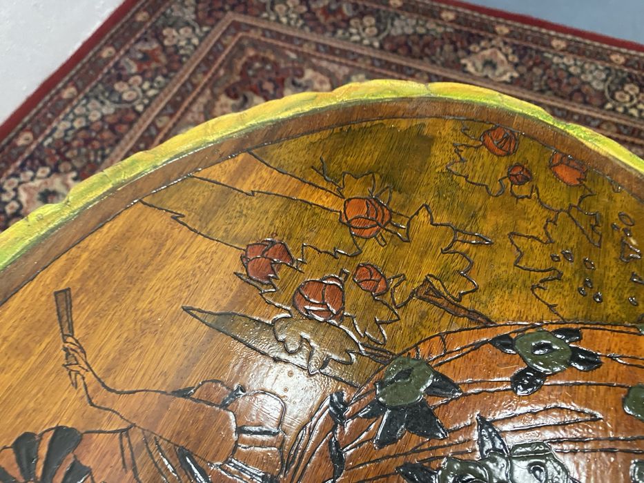 Стара авторска маса с подпис на художника