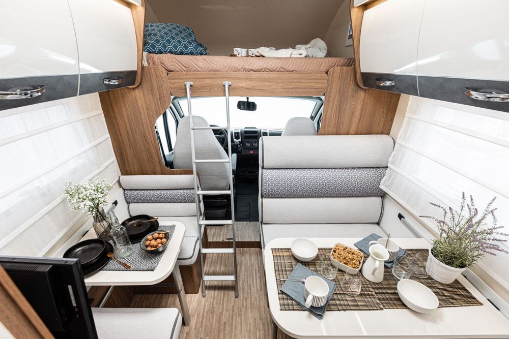 Autorulota Alcove Elnagh Baron 22, an 2026, 7 persoane