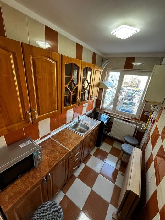 Inchiriez apartament 2 camere in Roman!