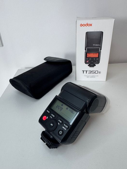 Vând Canon EOS 1300D + bliț Godox TT350S pentru Sony