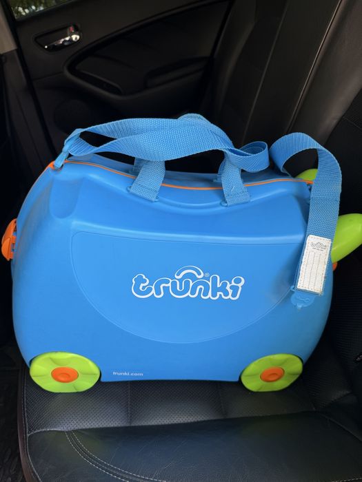 Продам детский чемодан trunki