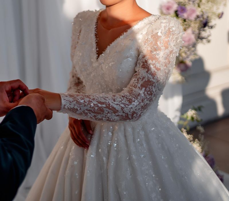 Rochie de mireasă + voal de vânzare