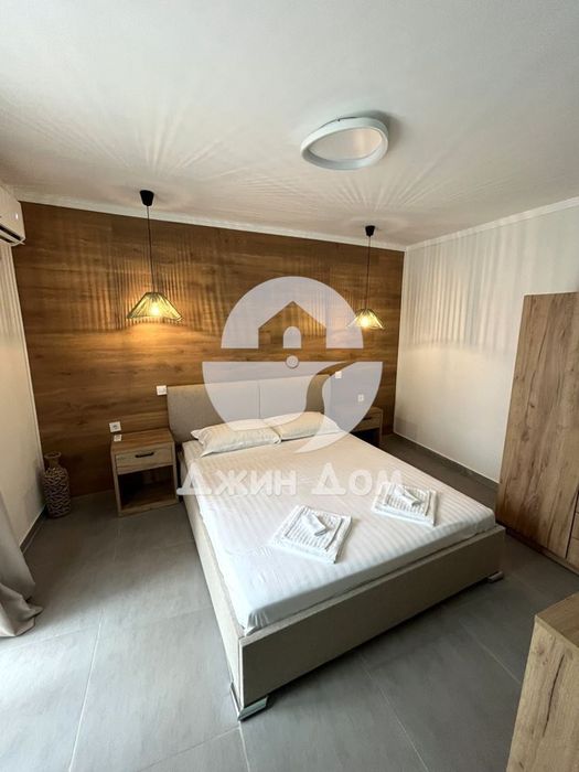 Двустаен апартамент с ГЛЕДКА МОРЕ в жилищна сграда, гр. Созопол