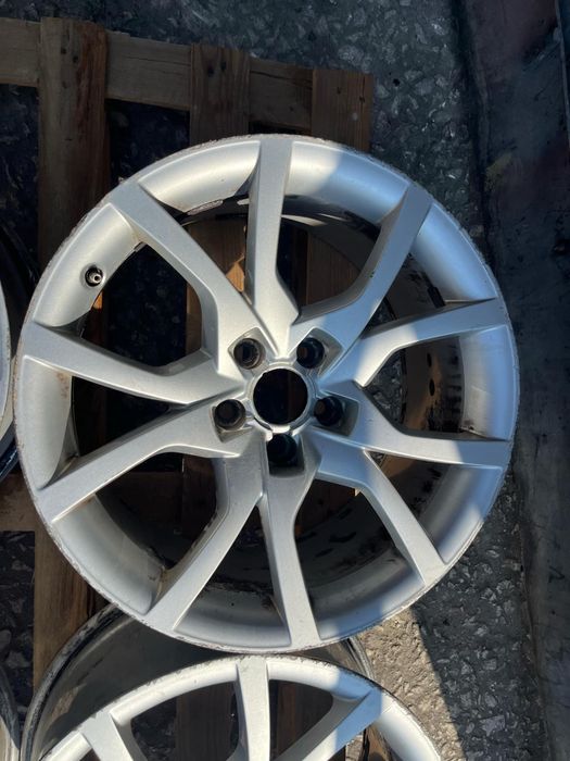 Оригинални джанти 18 Audi A4 A5 A6 8t0601025E 8.5j et29 ном 155 за боя