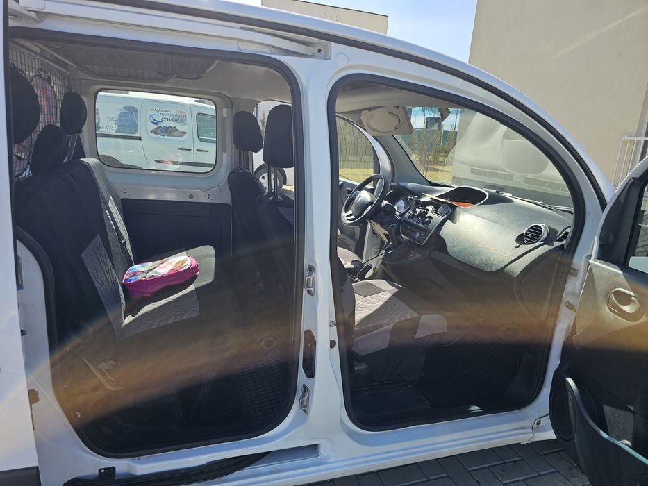 Vând Renault kango.