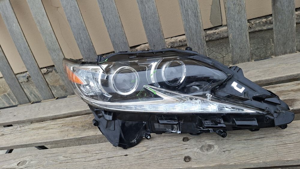 Бу фар сатылады артқы корпусы сынған алды бүтін...