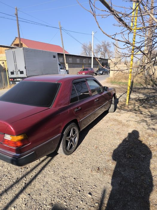 Продаю мерс 124.